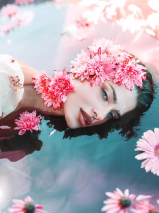 🌿 Behind the scenes vs. the final image.
In the age of AI, I still fall in love with the process—the connection, the world-building, the quiet magic of creating a scene by hand.
I use AI as a tool inside Photoshop, to shift elements, refine composition, and experiment.
But nothing compares to watching a vision come to life in front of your eyes. That feeling can’t be replaced. 📸 

Photography @jovanarikalo 

#creativephotography #storytellingphotography #behindthescenes