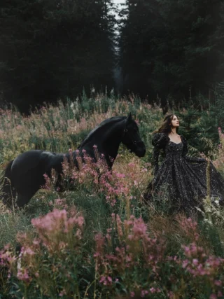 📸 Behind every photoshoot, there’s a lot of preparation, planning, and finding the perfect timing. The first photo happened right after a client shoot — I called the model to pose for just 10 minutes in this @selkie dress, and we captured the most magical images. The sunset gave us the perfect light and atmosphere. You can use my code JOVANARIKALO for a 10% discount. 

Sharing some behind-the-scenes collage moments from this shoot ✨

Photography @jovanarikalo 
#artphotography #creativephotoshoot #fineartphotography
