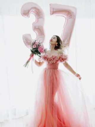 Today I turned 37 🧚🏼‍♀️

The funny thing is, I still feel 27. I still get excited about the little things, the unexpected moments, and the magic hidden in everyday life.

🎂 I’ve always loved celebrating birthdays because they remind me of something extraordinary: this was the day I arrived here to live. The day I took my first breath and became connected to the world.

Every birthday feels like a gentle reminder to be grateful for the journey, the lessons, the people I love, and all the beautiful moments still waiting to be discovered. 🌸

Here’s to another year of wonder, growth, and finding magic in the smallest things. 

Dress @teutamatoshi 
#happybirthday #37