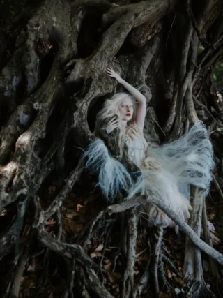 🧚🏼‍♀️ From the moment we are born, we are connected.

As we grow, these connections change, evolve, and become deeper. But our connection with nature is something that stays with us throughout our entire lives.

We grow roots. And just like a tree, the strength of those roots depends on how deeply we nurture them. The more we care for them, the stronger and more grounded they become.

🌿 Do you want to see the BTS from this photoshoot?

Photos @jovanarikalo 
Model @mondtochter.s 
Dresses @lacemadeofficial use code jovanarikalo for a discount
Decor @tandrbal 
Camera @canonemeapro 
#creativephotoshoot #artphotography